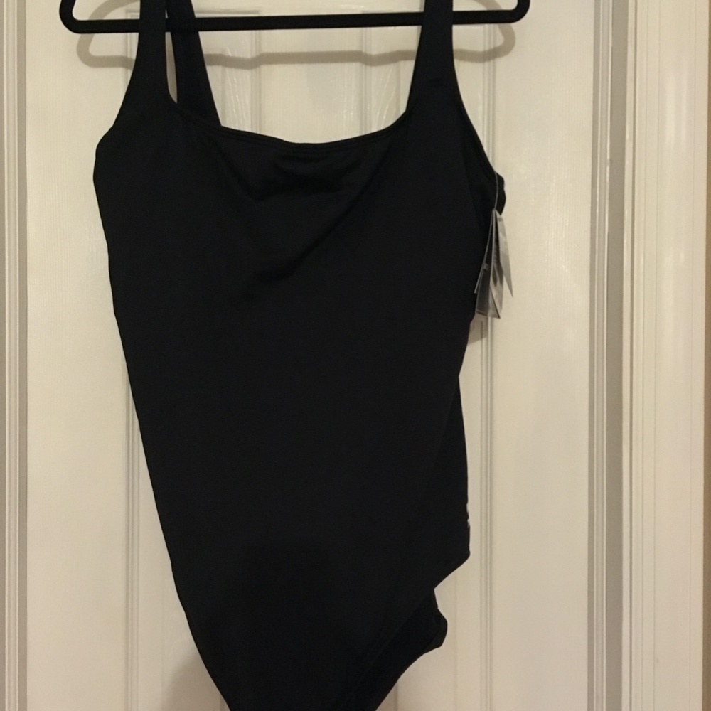 TYR• NWT•Size 24• Black Women's 1PC Bathing Suit•High Neckline•Padded Cup